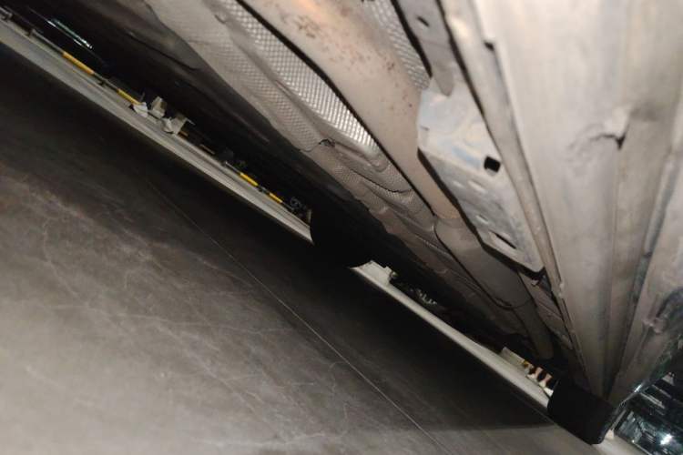 Used Denza D9 2022 DM-i 970 Four-Wheel Drive Prestige Model Chassis Rear Right