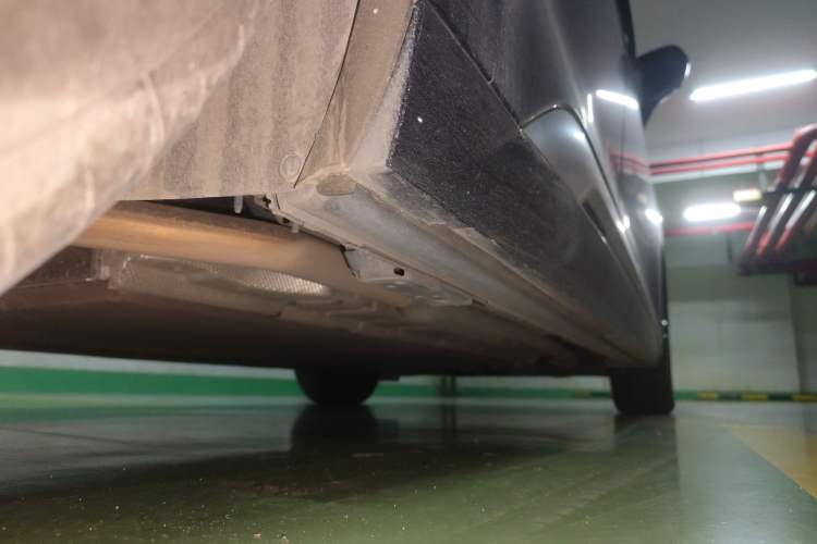 Used Denza D9 2022 DM-i 1040 Prestige Model Chassis Rear Right