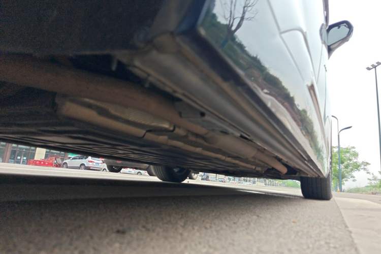 Used Denza D9 2022 DM-i 1040 Prestige Model Chassis Rear Right