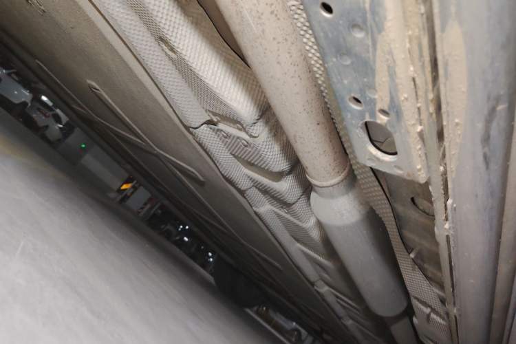 Used Denza D9 2022 DM-i 970 Four-Wheel Drive Flagship Model Chassis Rear Right