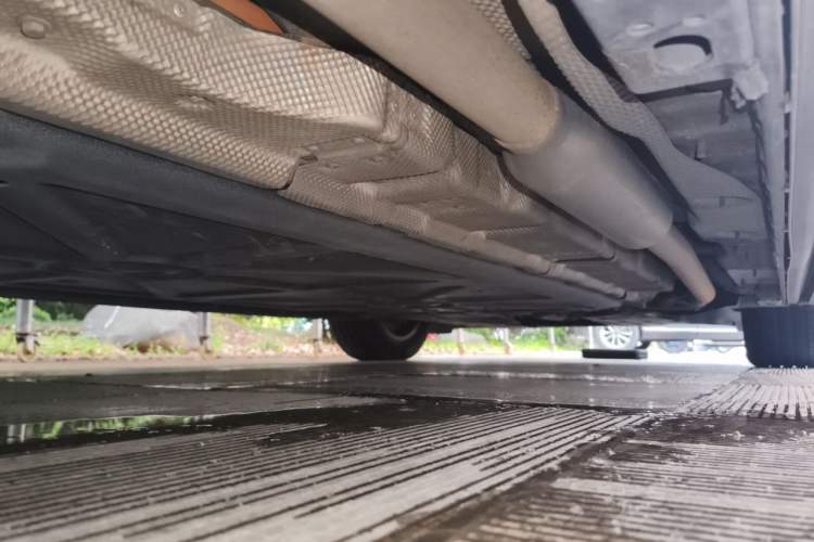 Used Denza D9 2022 DM-i 970 Four-Wheel Drive Flagship Model Chassis Rear Right