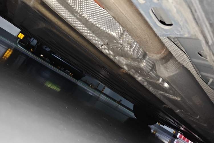 Used Denza D9 2022 DM-i 970 Four-Wheel Drive Flagship Model Chassis Rear Right
