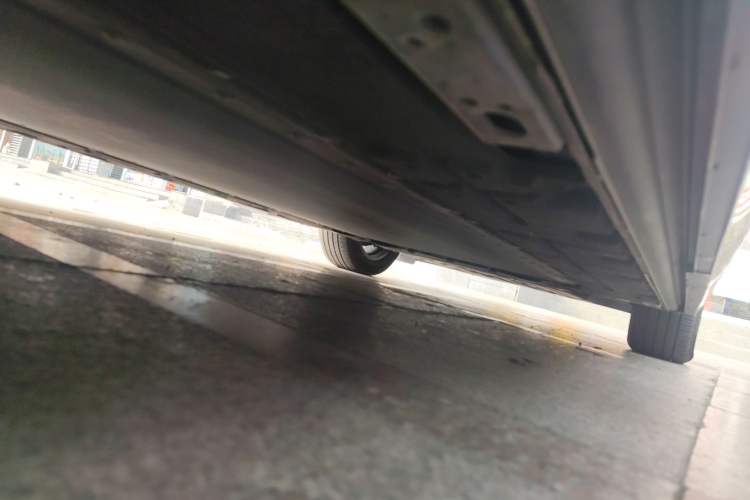 Used Denza D9 2022 EV 620 Prestige Model Chassis Rear Right