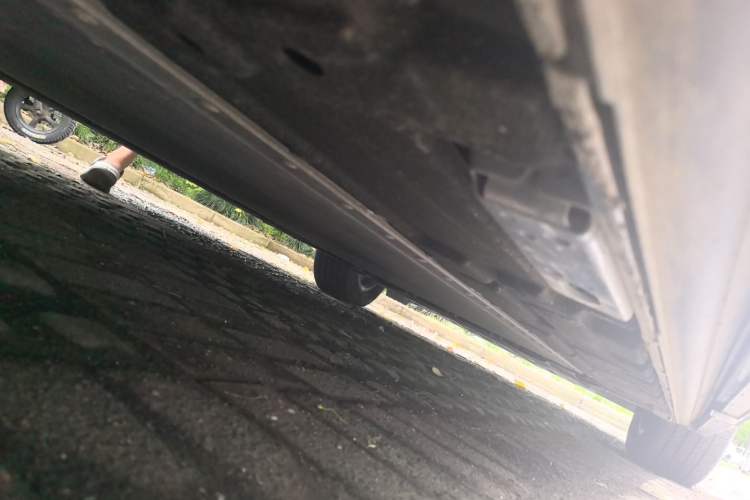 Used Denza D9 2022 EV 600 Four-Wheel Drive Flagship Model Chassis Rear Right