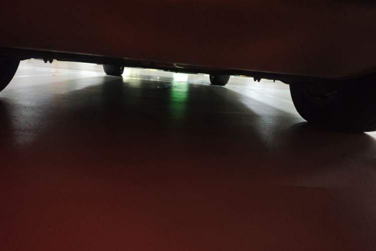 Used Denza D9 2022 DM-i 970 Four-Wheel Drive Prestige Model Chassis Rear