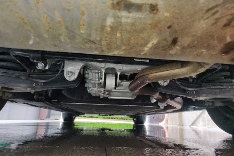 Used Denza D9 2022 DM-i 970 Four-Wheel Drive Flagship Model Chassis Rear