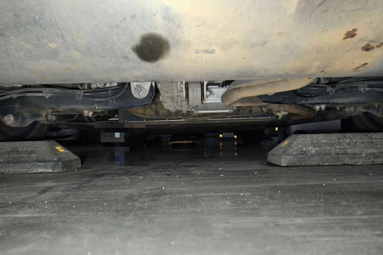 Used Denza D9 2022 DM-i 970 Four-Wheel Drive Prestige Model Chassis Rear