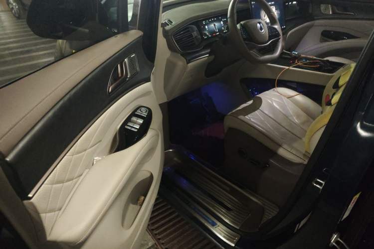 Used Denza D9 2022 DM-i 1040 Prestige Model Driver Seat