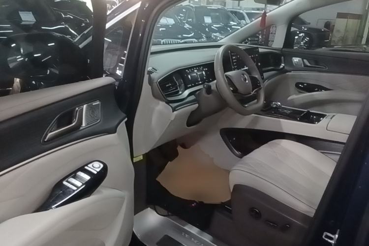 Used Denza D9 2022 DM-i 970 Four-Wheel Drive Prestige Model Driver Seat