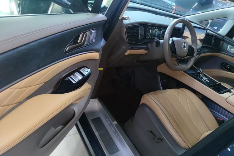 Used Denza D9 2022 DM-i 945 Luxury Model Driver Seat