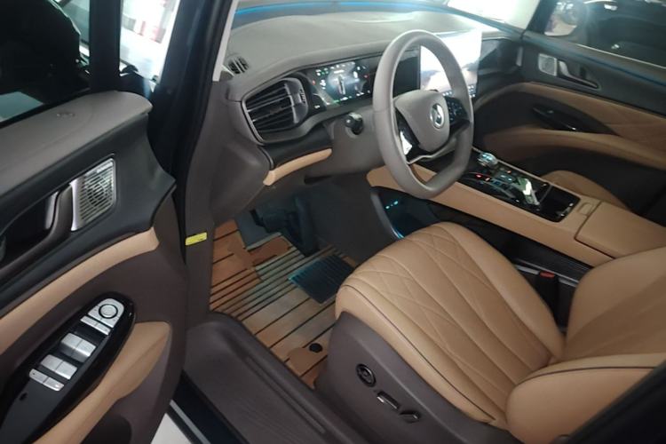 Used Denza D9 2022 DM-i 970 Four-Wheel Drive Flagship Model Driver Seat