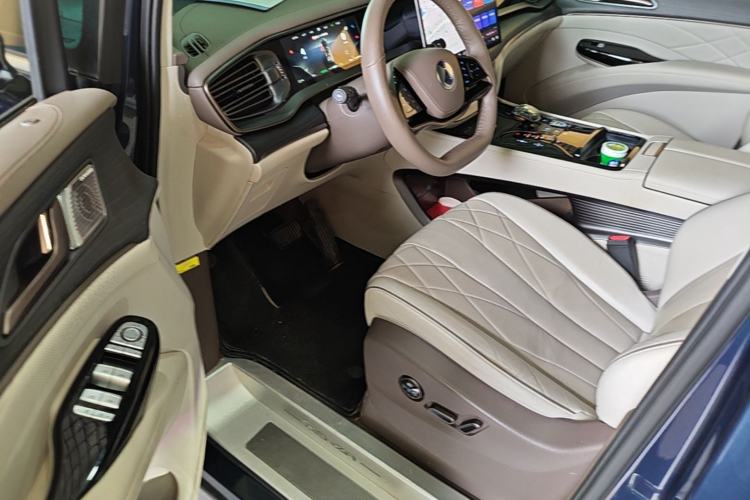 Used Denza D9 2022 DM-i 970 Four-Wheel Drive Prestige Model Driver Seat