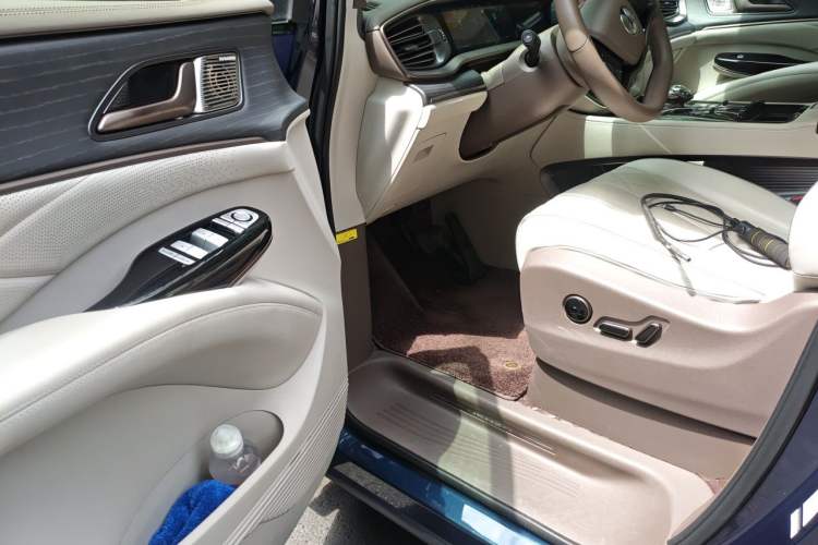 Used Denza D9 2022 DM-i 970 Four-Wheel Drive Prestige Model Driver Seat