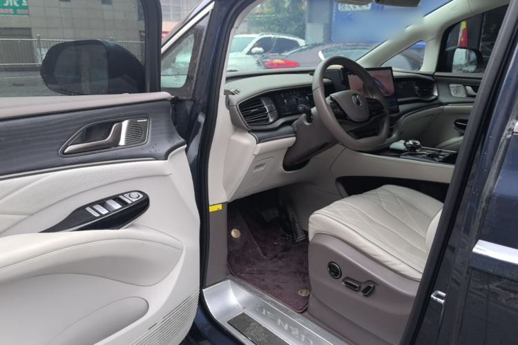 Used Denza D9 2022 DM-i 970 Four-Wheel Drive Flagship Model Driver Seat