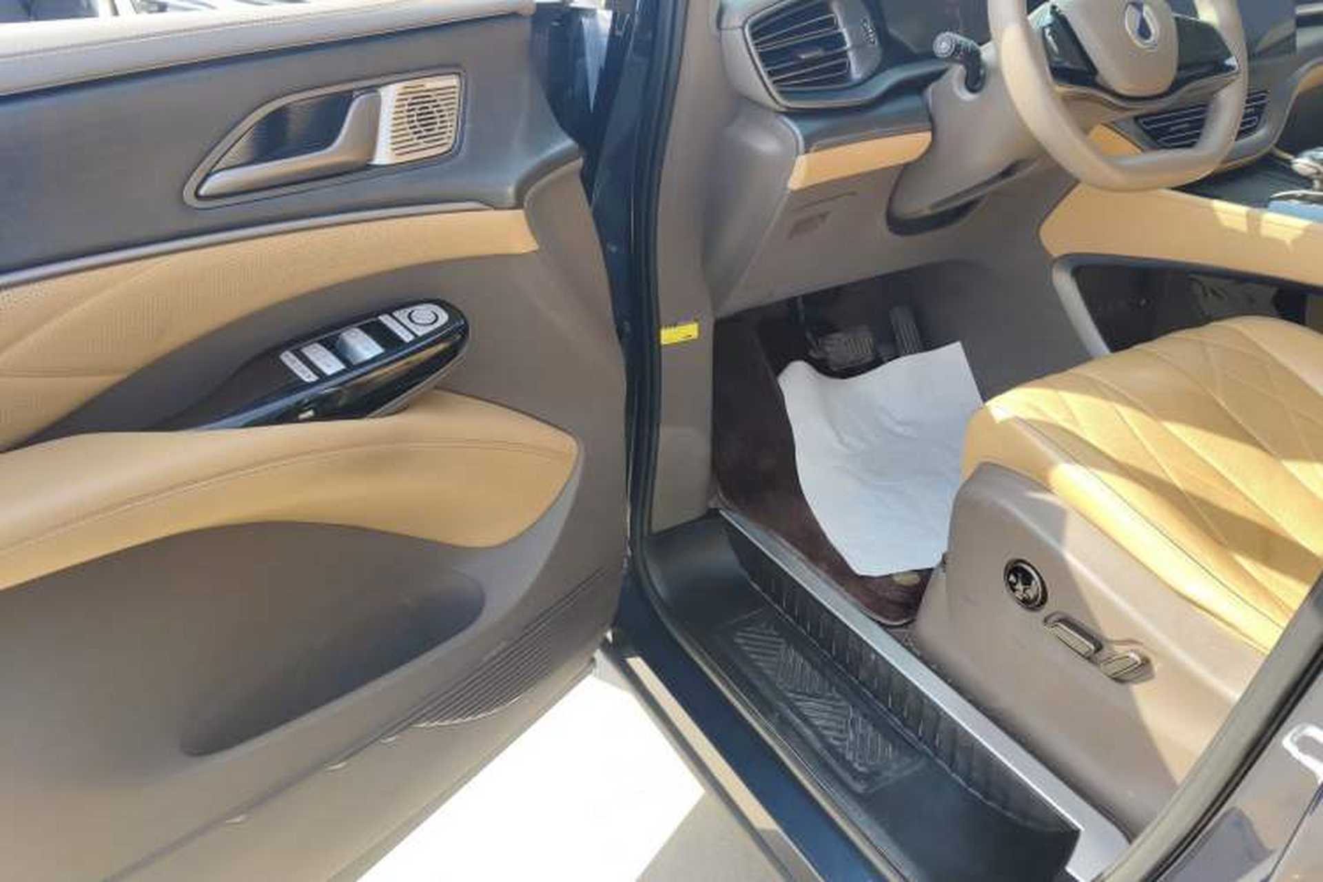 Used Denza D9 2022 DM-i 970 Four-Wheel Drive Prestige Model Driver Seat