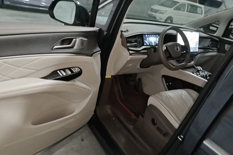 Used Denza D9 2022 DM-i 970 Four-Wheel Drive Flagship Model Driver Seat