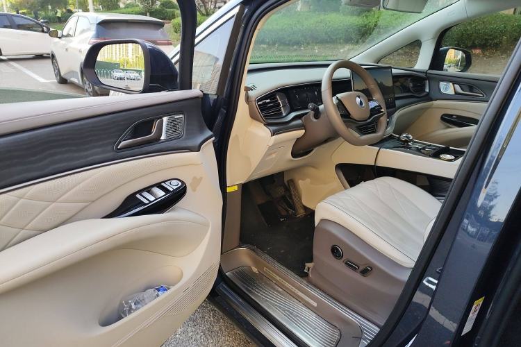 Used Denza D9 2022 DM-i 970 Four-Wheel Drive Flagship Model Driver Seat