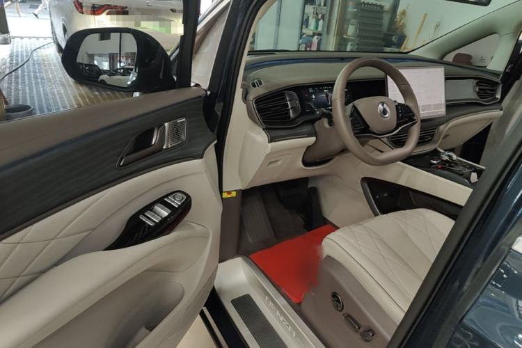 Used Denza D9 2022 DM-i 970 Four-Wheel Drive Flagship Model Driver Seat