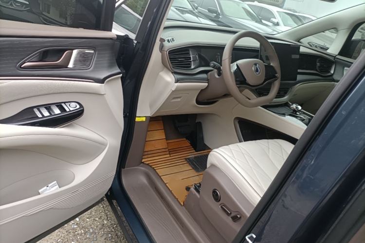 Used Denza D9 2022 DM-i 970 Four-Wheel Drive Flagship Model Driver Seat