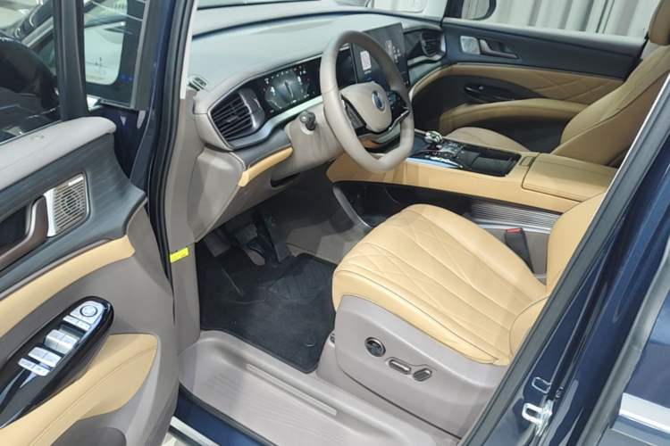 Used Denza D9 2022 DM-i 970 Four-Wheel Drive Flagship Model Driver Seat