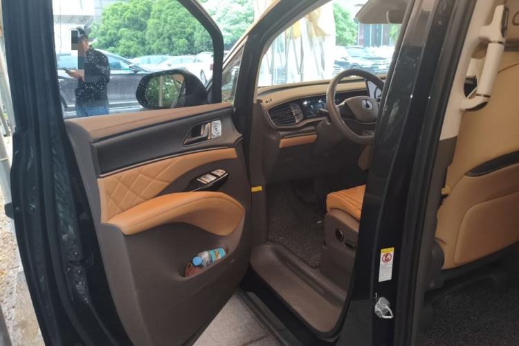 Used Denza D9 2022 DM-i 970 Four-Wheel Drive Flagship Model Driver Seat