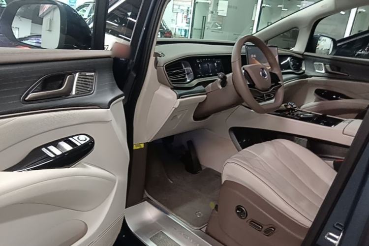 Used Denza D9 2022 DM-i 970 Four-Wheel Drive Prestige Model Driver Seat
