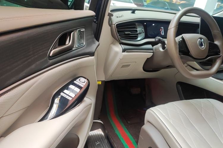 Used Denza D9 2022 DM-i 970 Four-Wheel Drive Prestige Model Driver Seat