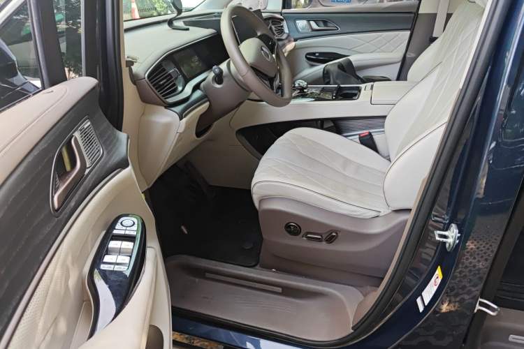Used Denza D9 2022 DM-i 970 Four-Wheel Drive Flagship Model Driver Seat