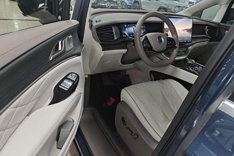 Used Denza D9 2022 DM-i 970 Four-Wheel Drive Flagship Model Driver Seat