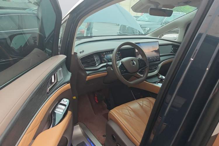 Used Denza D9 2022 DM-i 970 Four-Wheel Drive Flagship Model Driver Seat