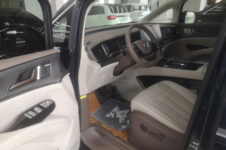 Used Denza D9 2022 DM-i 970 Four-Wheel Drive Flagship Model Driver Seat