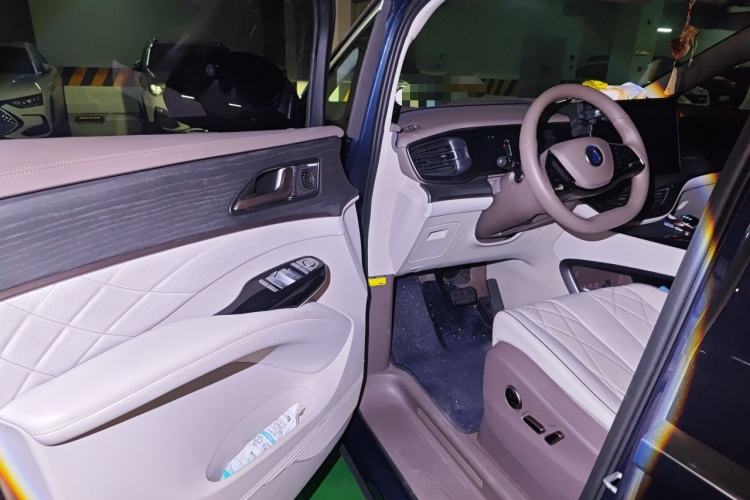Used Denza D9 2022 DM-i 970 Four-Wheel Drive Prestige Model Driver Seat