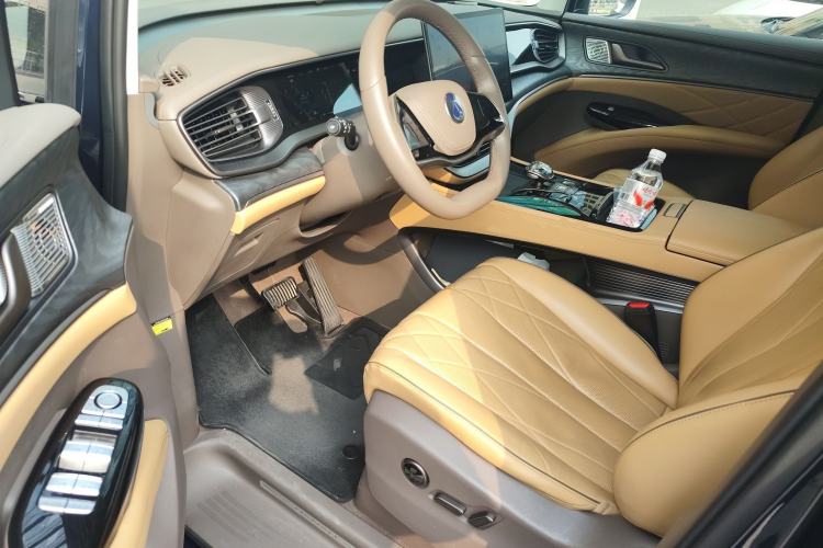 Used Denza D9 2022 EV 620 Prestige Model Driver Seat