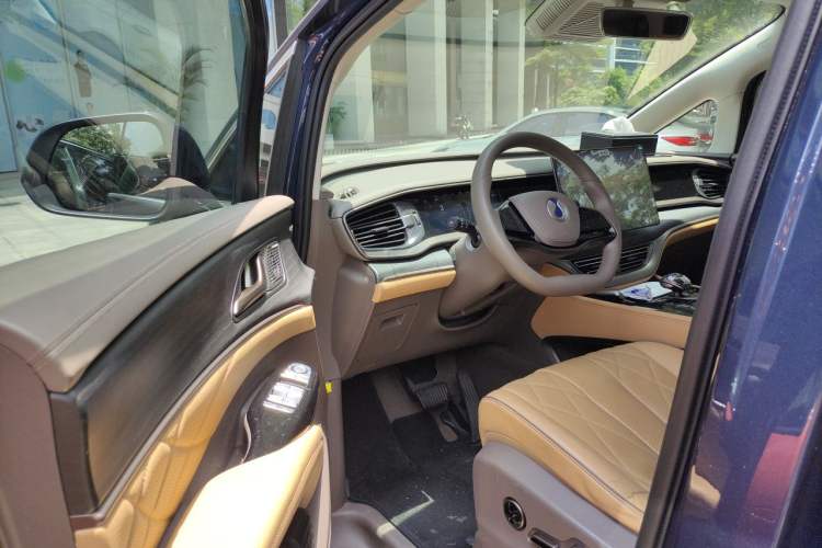Used Denza D9 2022 DM-i 970 Four-Wheel Drive Prestige Model Driver Seat