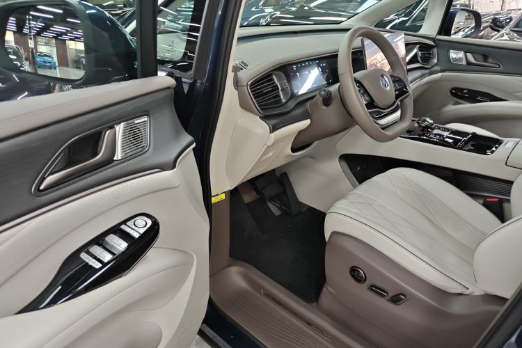 Used Denza D9 2022 DM-i 970 Four-Wheel Drive Flagship Model Driver Seat