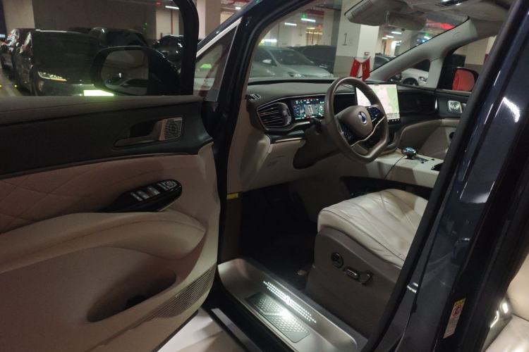 Used Denza D9 2022 DM-i 970 Four-Wheel Drive Prestige Model Driver Seat