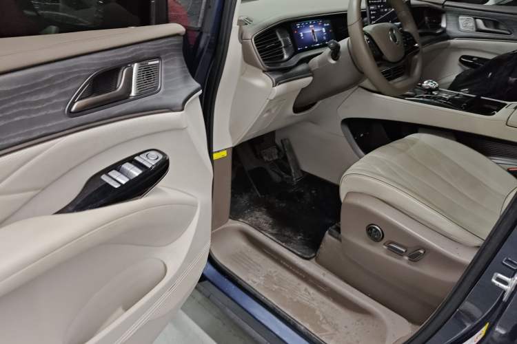 Used Denza D9 2022 DM-i 970 Four-Wheel Drive Flagship Model Driver Seat