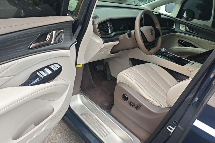 Used Denza D9 2022 DM-i 970 Four-Wheel Drive Prestige Model Driver Seat