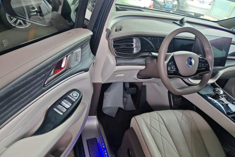 Used Denza D9 2022 DM-i 970 Four-Wheel Drive Prestige Model Driver Seat
