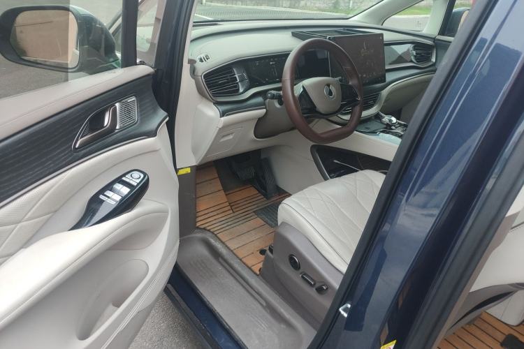 Used Denza D9 2022 DM-i 970 Four-Wheel Drive Prestige Model Driver Seat
