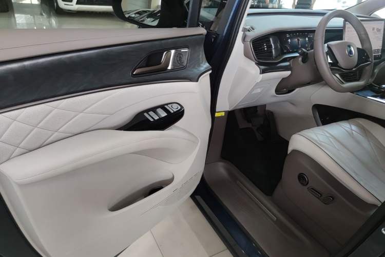 Used Denza D9 2022 DM-i 1040 Prestige Model Driver Seat