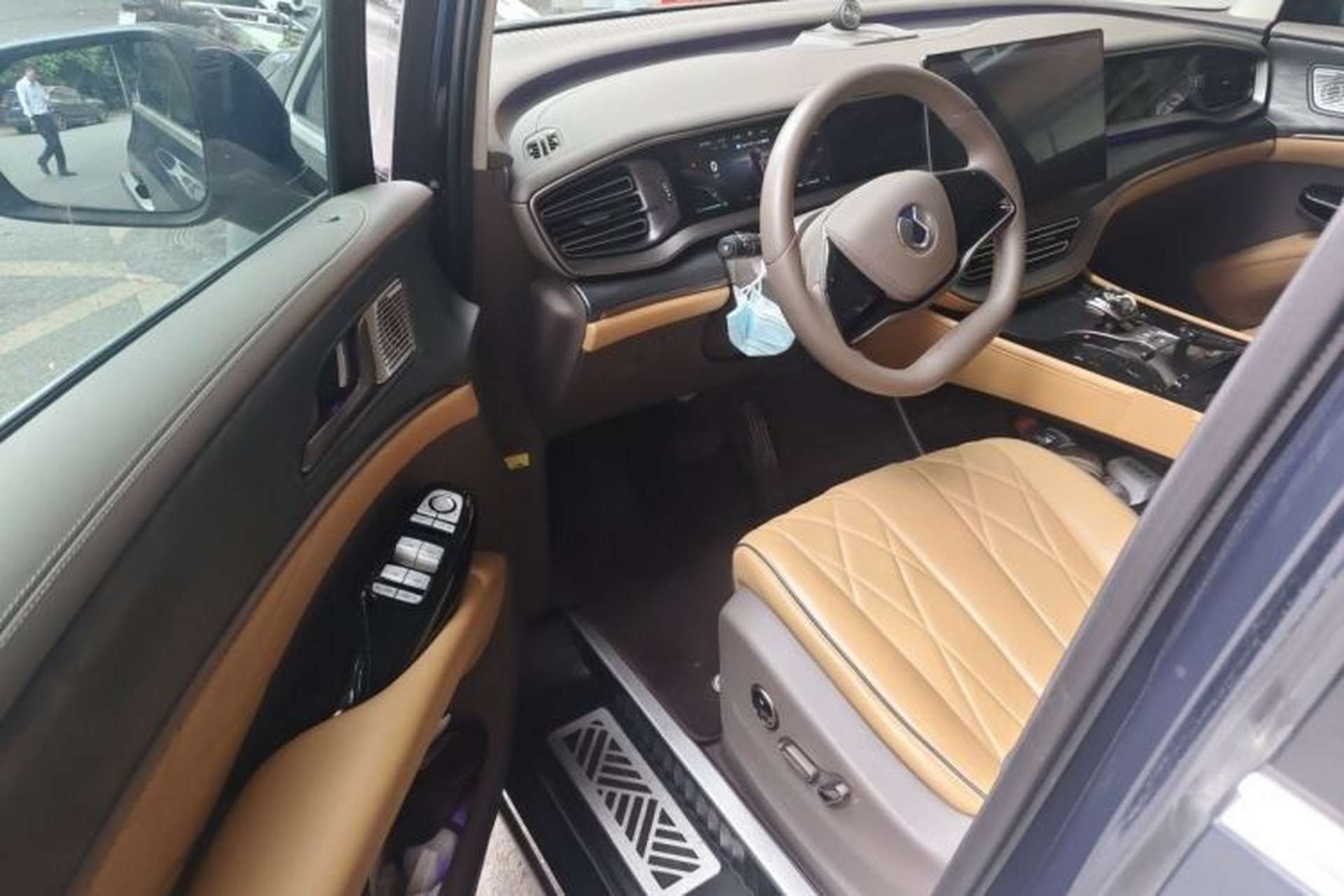 Used Denza D9 2022 DM-i 1040 Prestige Model Driver Seat