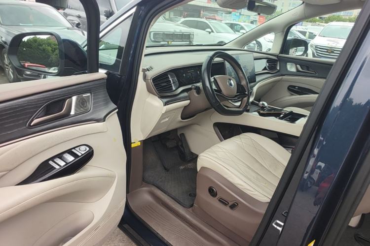 Used Denza D9 2022 DM-i 970 Four-Wheel Drive Prestige Model Driver Seat