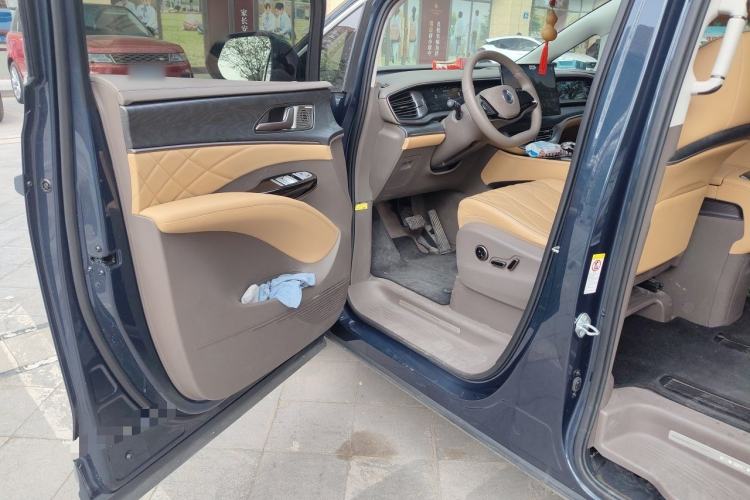 Used Denza D9 2022 DM-i 1040 Prestige Model Driver Seat