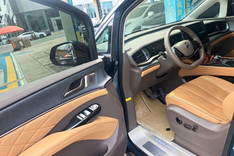 Used Denza D9 2022 DM-i 970 Four-Wheel Drive Flagship Model Driver Seat