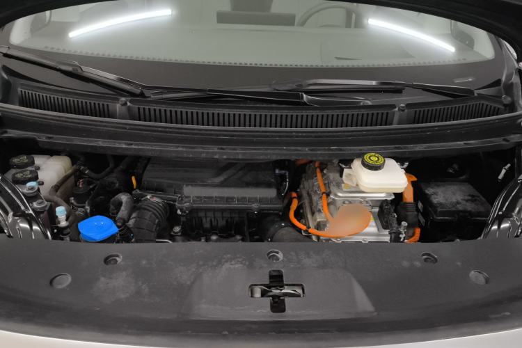 Used Denza D9 2022 DM-i 970 Four-Wheel Drive Flagship Model Engine Bay