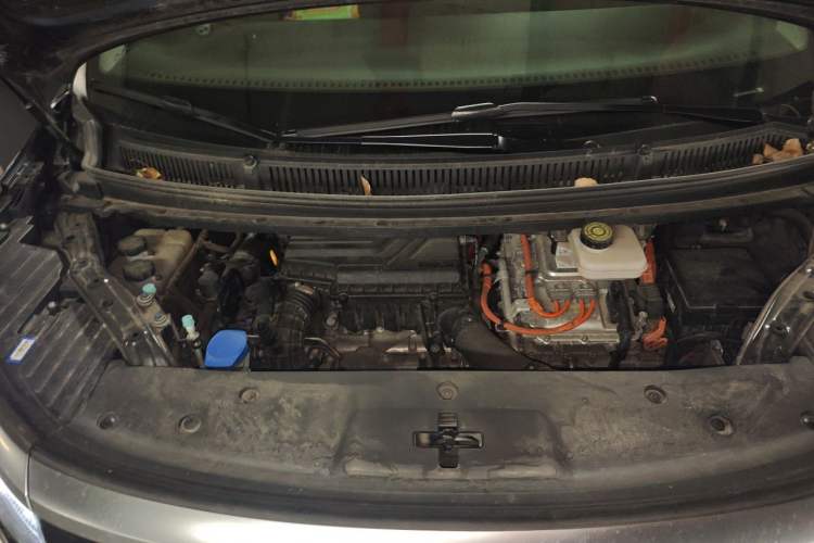 Used Denza D9 2022 DM-i 1040 Prestige Model Engine Bay