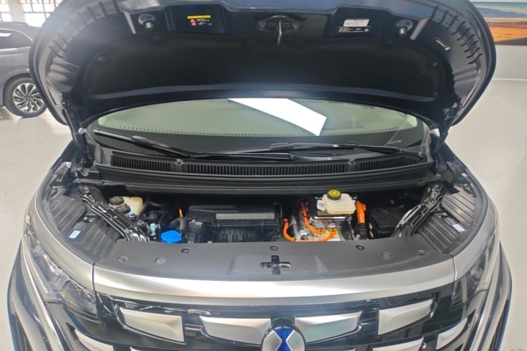Used Denza D9 2022 DM-i 970 Four-Wheel Drive Prestige Model Engine Bay