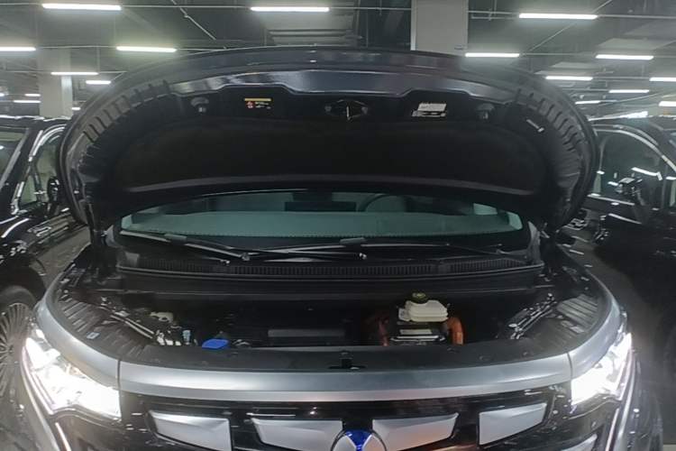Used Denza D9 2022 DM-i 970 Four-Wheel Drive Prestige Model Engine Bay