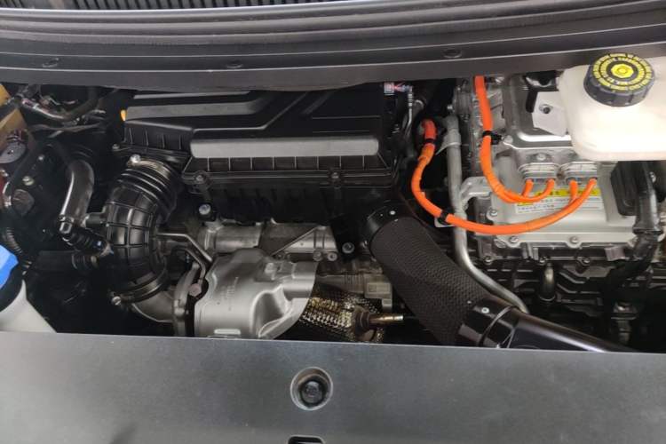 Used Denza D9 2022 DM-i 970 Four-Wheel Drive Flagship Model Engine Bay